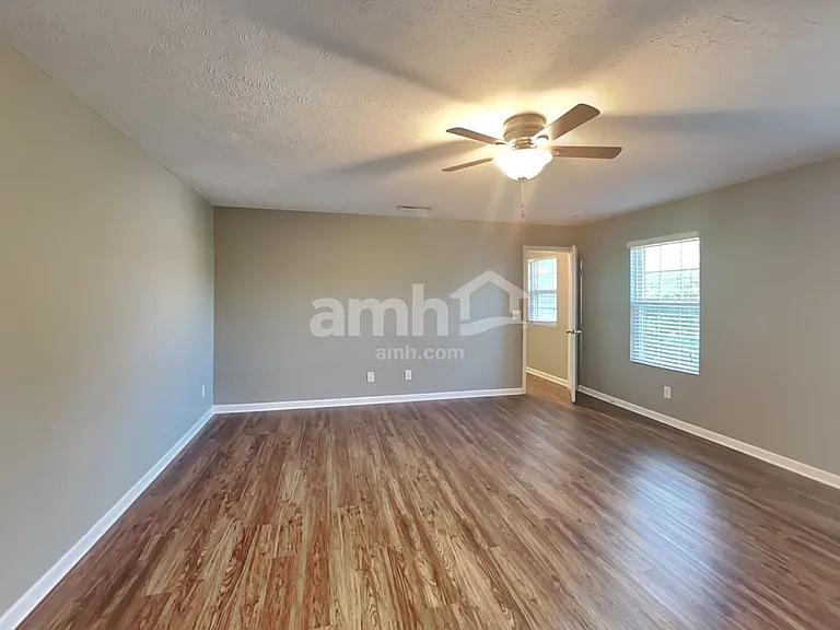 1010 Harmony Ln — Photo 9