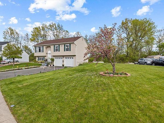 3rd image of 52 Brentwood Ln