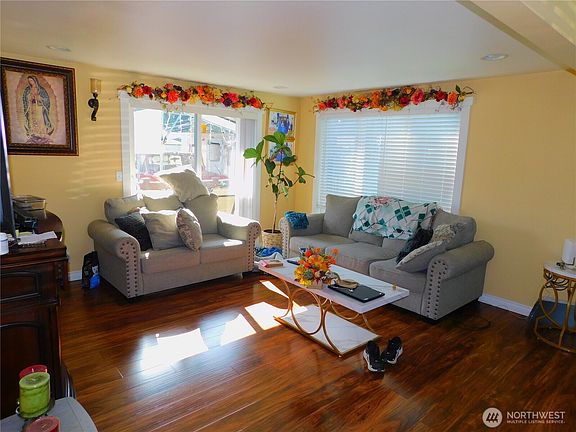 4th image of 4428 92nd Street NE