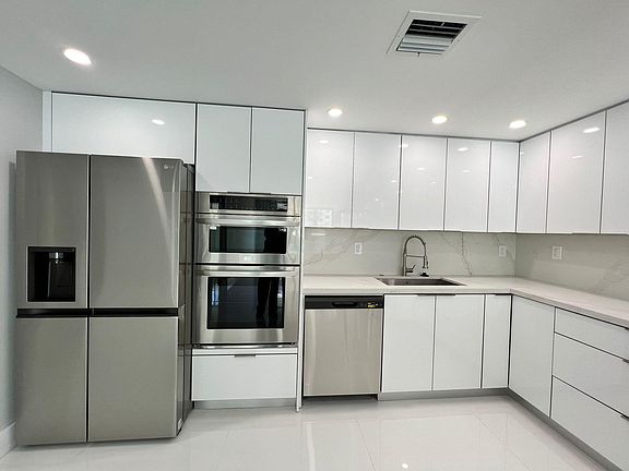 2nd image of 19370 Collins Ave APT 811