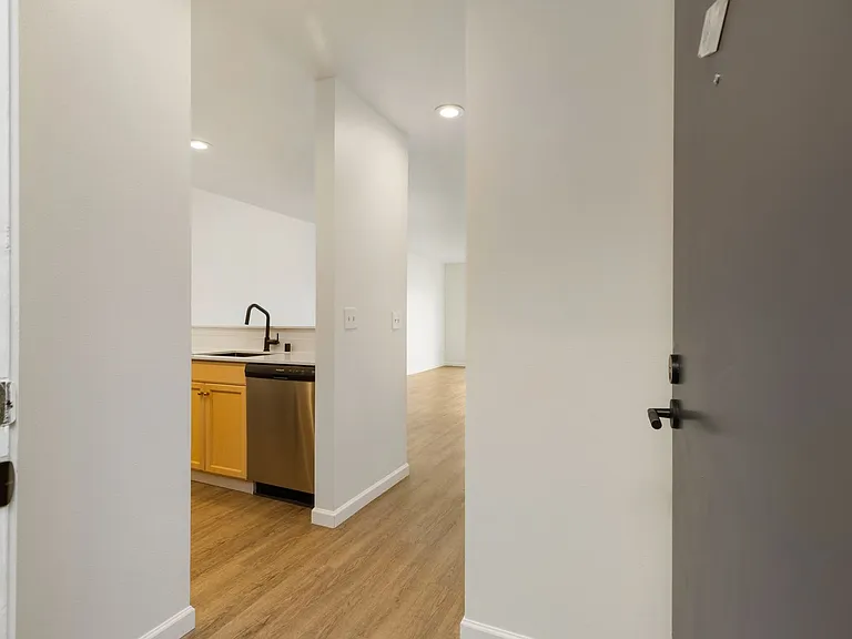 Remi Apartments — Photo 47