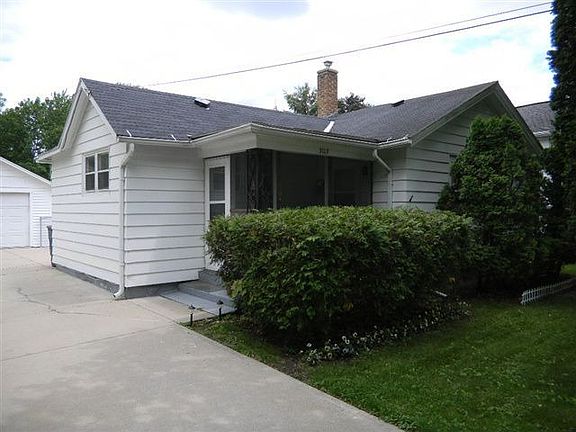 4th image of 303 E Oak St