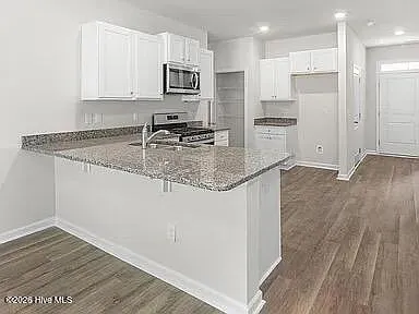 3 bed, 2.0 bath, 1343 sqft, $2,090 — Photo 2