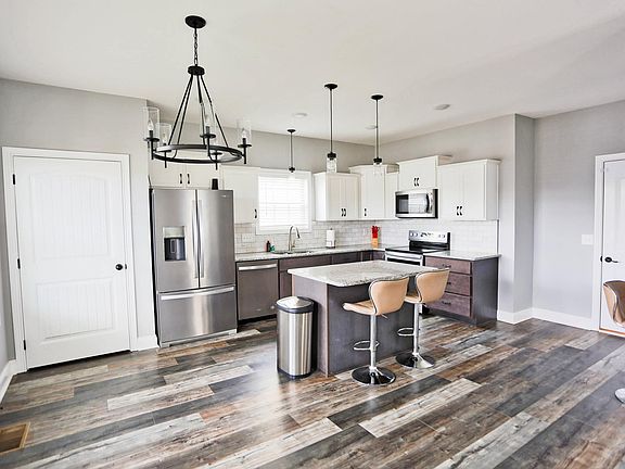 2nd image of 1147 Eagles Nest Ln