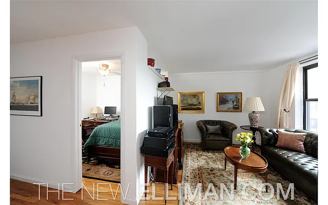 Sold by Douglas Elliman | media 21