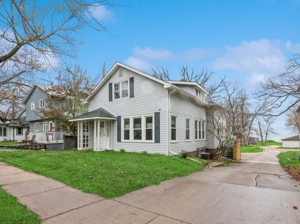 467 N Shore Dr, Forest Lake, MN 55025