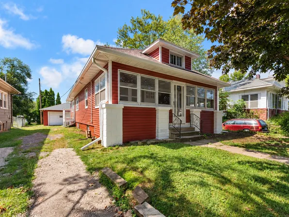 417 48th St, Moline, IL 61265