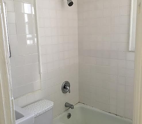3rd image of 822 Newark Ave #3