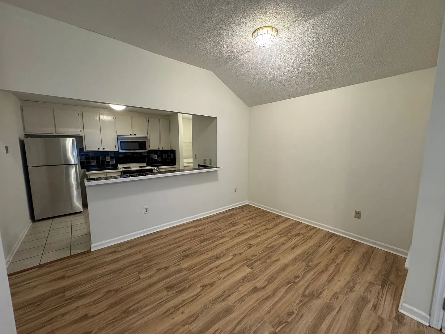 Three Bedroom Near Vet School! — Photo 4