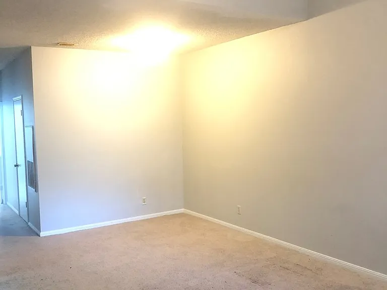 1910 Robbins Pl #309 — Photo 3