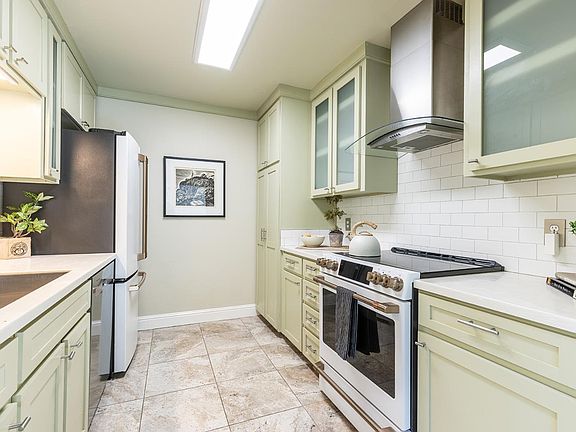4th image of 1162 Walnut Street