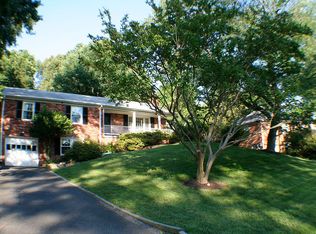 7621 Midday Ln, Alexandria, VA 22306