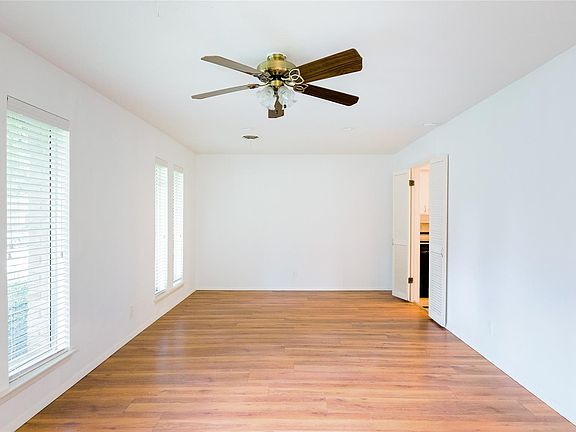 3rd image of 1317 Edgefield Dr