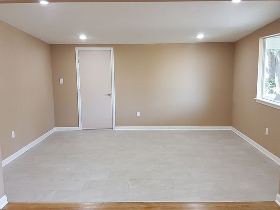 3rd image of 106 Antrim Dr