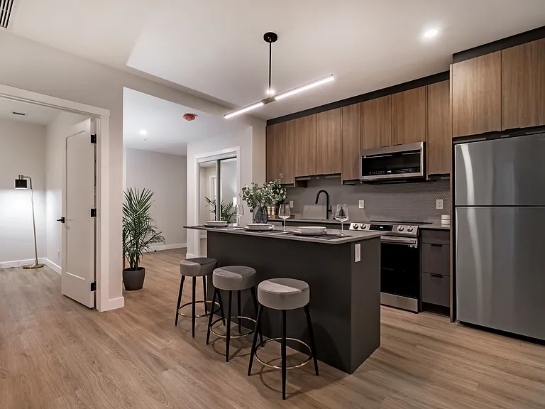 909 5th Ave SW — Photo 36