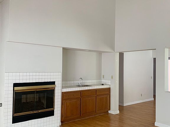 3rd image of 1555 Vallecito