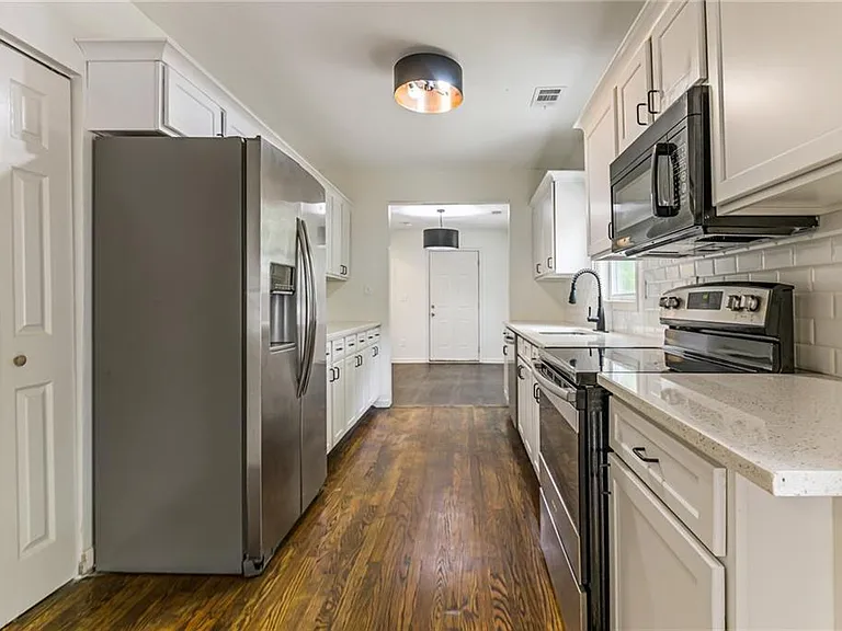 937 Lawton St SW — Photo 9
