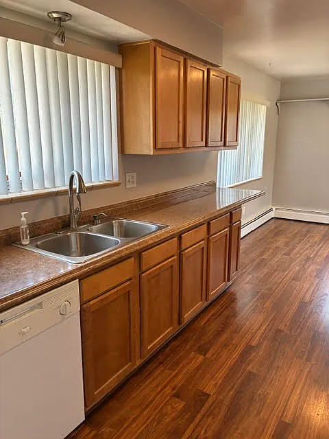 3 bed, 1.5 bath, 1370 sqft, $3,000 — Photo 3