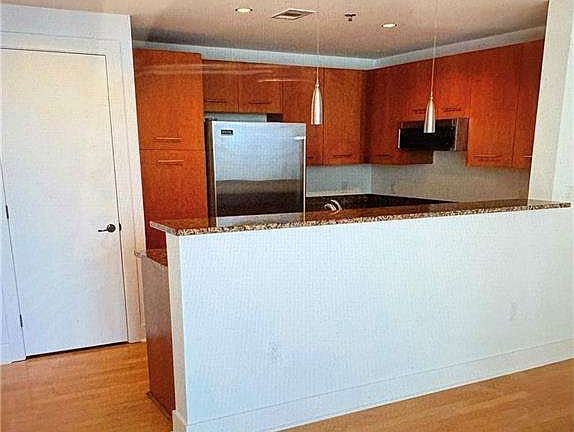 4th image of 20 10th St NW Unit 1905