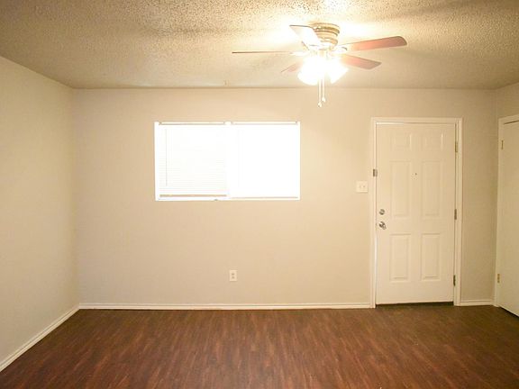 3rd image of 1606 Elkhart Ave #28