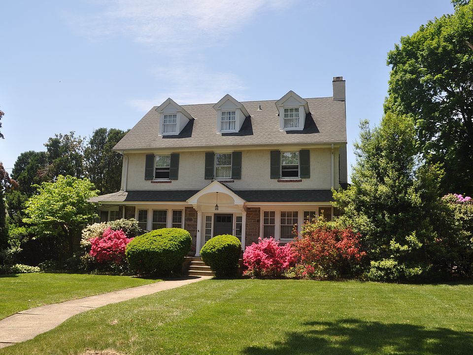 Beautiful Large Colonial