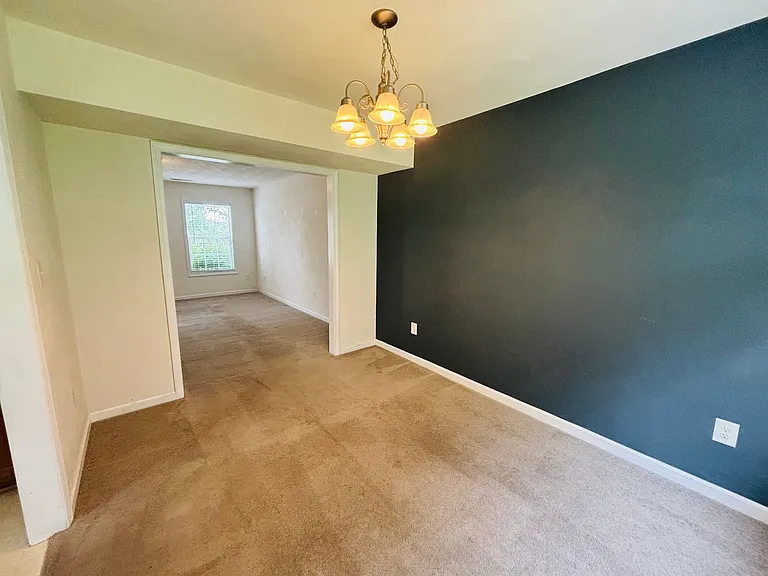 255 Windsor Dr — Photo 6