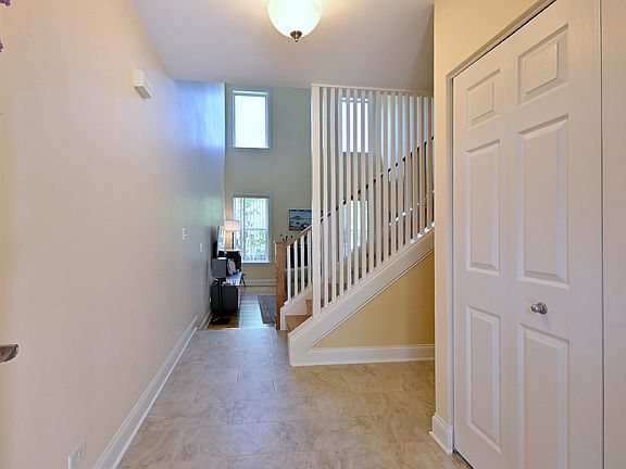 3rd image of 967 Oak Ridge Blvd