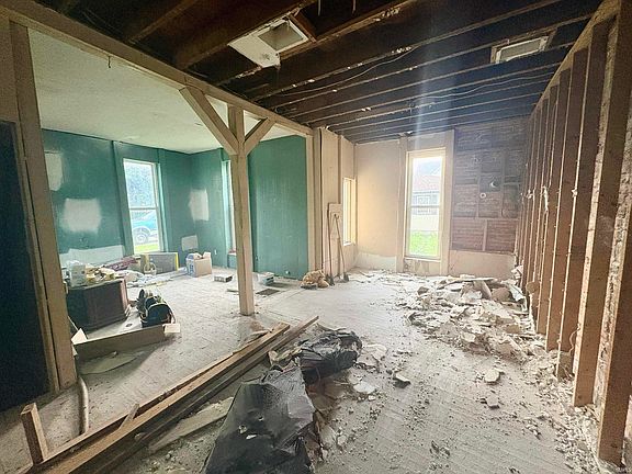 3rd image of 203 N Plank St