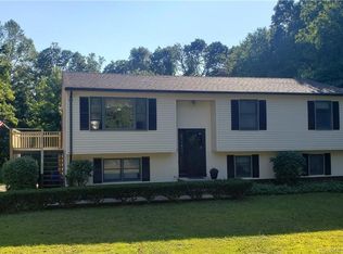 752 Old Colchester Rd, Uncasville, CT 06382