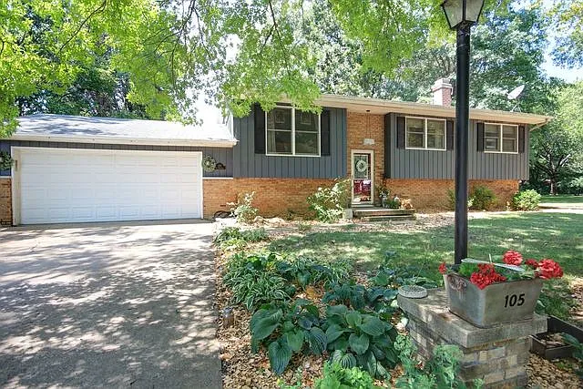 105 Marcella Dr photo 1