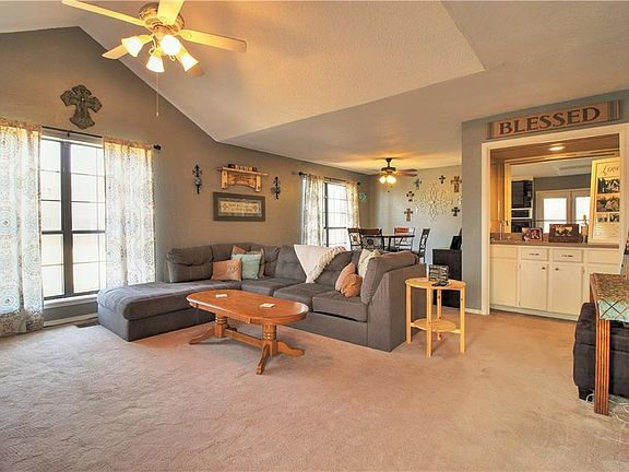 3rd image of 2525 Lynn Ln
