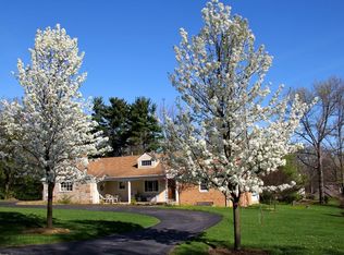 6951 Lawn Park Dr, Brecksville, OH 44141