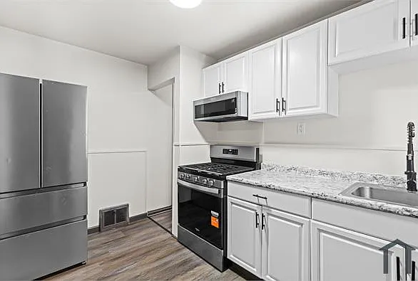 5 Belleville Ct — Photo 2
