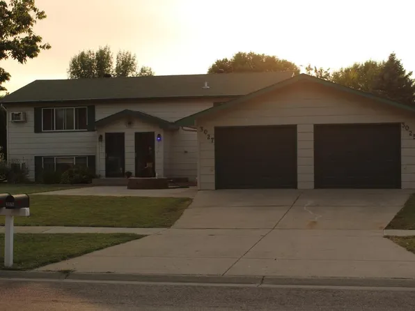 3025 18th St S, Fargo, ND 58103