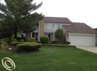 30312 Essex Dr, Farmington Hills, MI 48331