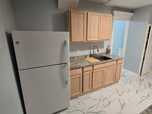 4th image of 169 Hawley St #1