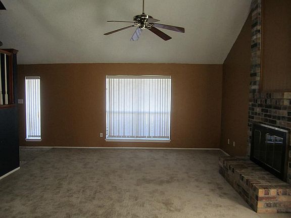 3rd image of 1303 Valley Landing Dr