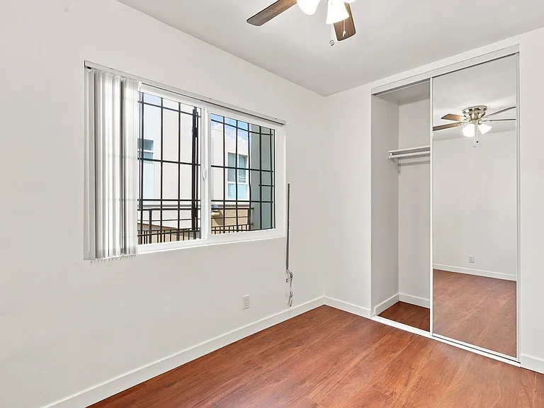956 Elden Ave — Photo 10