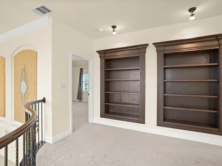 121 Burgess Ln — Photo 34