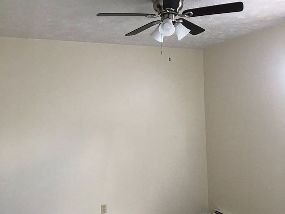 3rd image of 273 Maplewood Dr APT 102