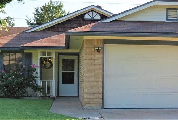 2nd image of 3106 Larkspur Cir