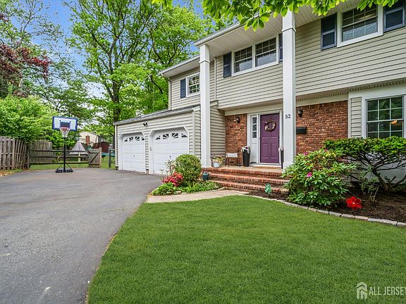 3rd image of 52 Eileen Way