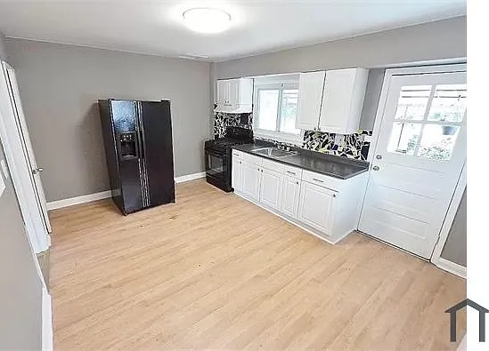 3 bed, $2,100 — Photo 2