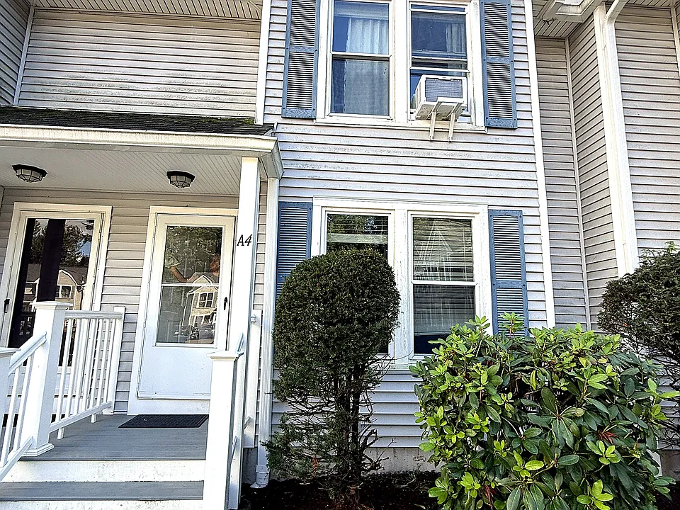 10 Groton Rd #A4