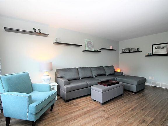 3rd image of 795 Revere Ave