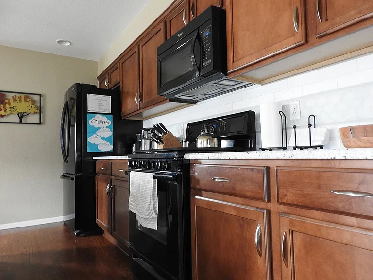 3595 Akron St — Photo 5