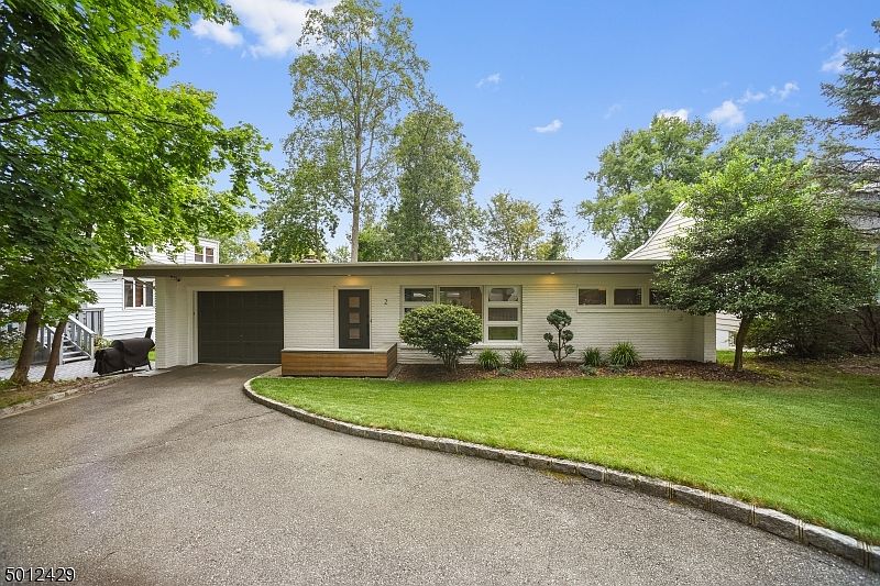 1st image of 2 Garfield Ave
