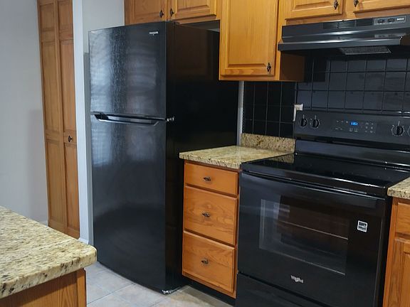 4th image of 845 Stonybrook Cir