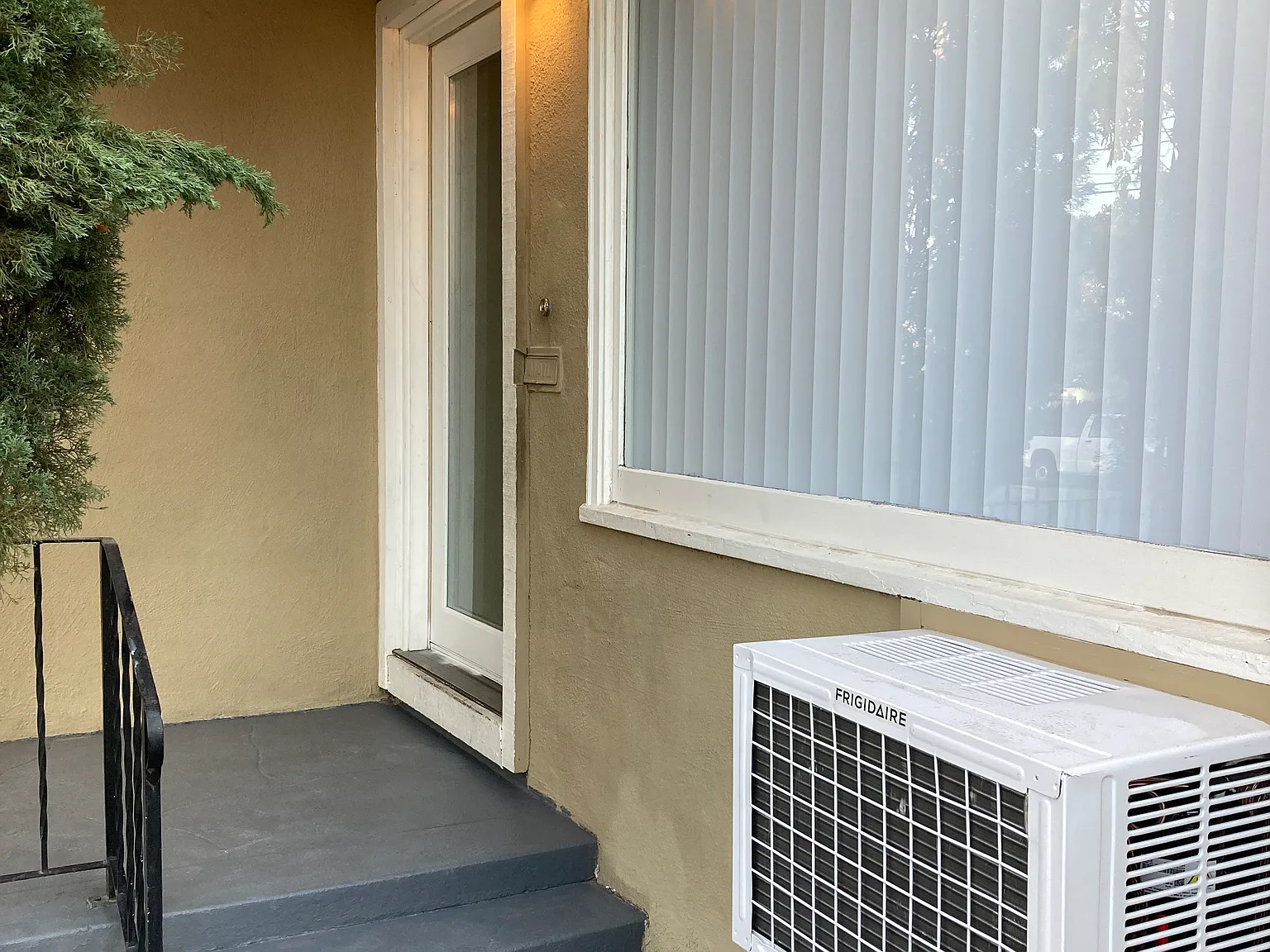 4 bed, 1087 sqft, $3,000 — Photo 2