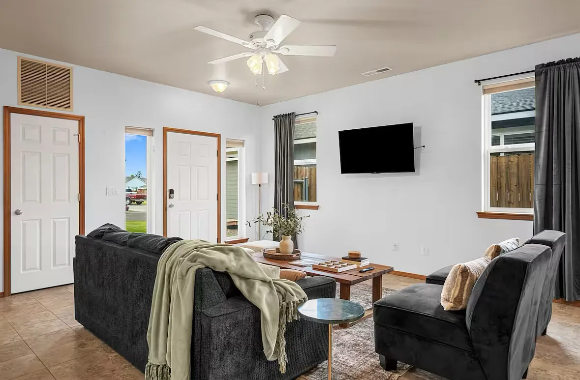 3 bed, 1401 sqft, $3,000 — Photo 4